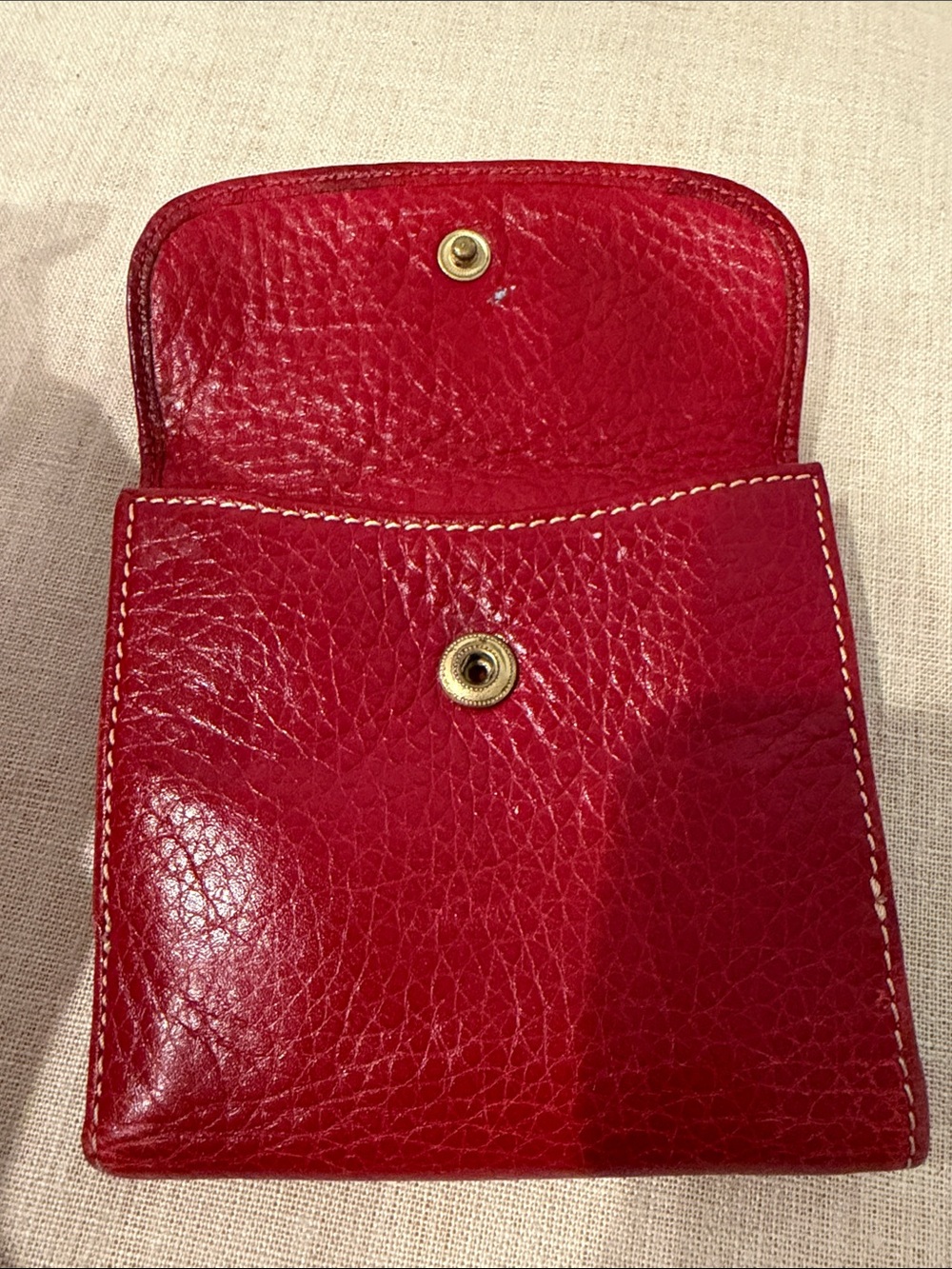 Dooney & Bourke Red Pebbled Leather Wallet with Logo Plaque - Picture 3 of 4